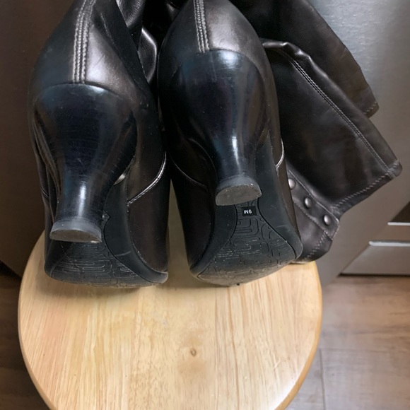 Boots - Picture 5 of 8